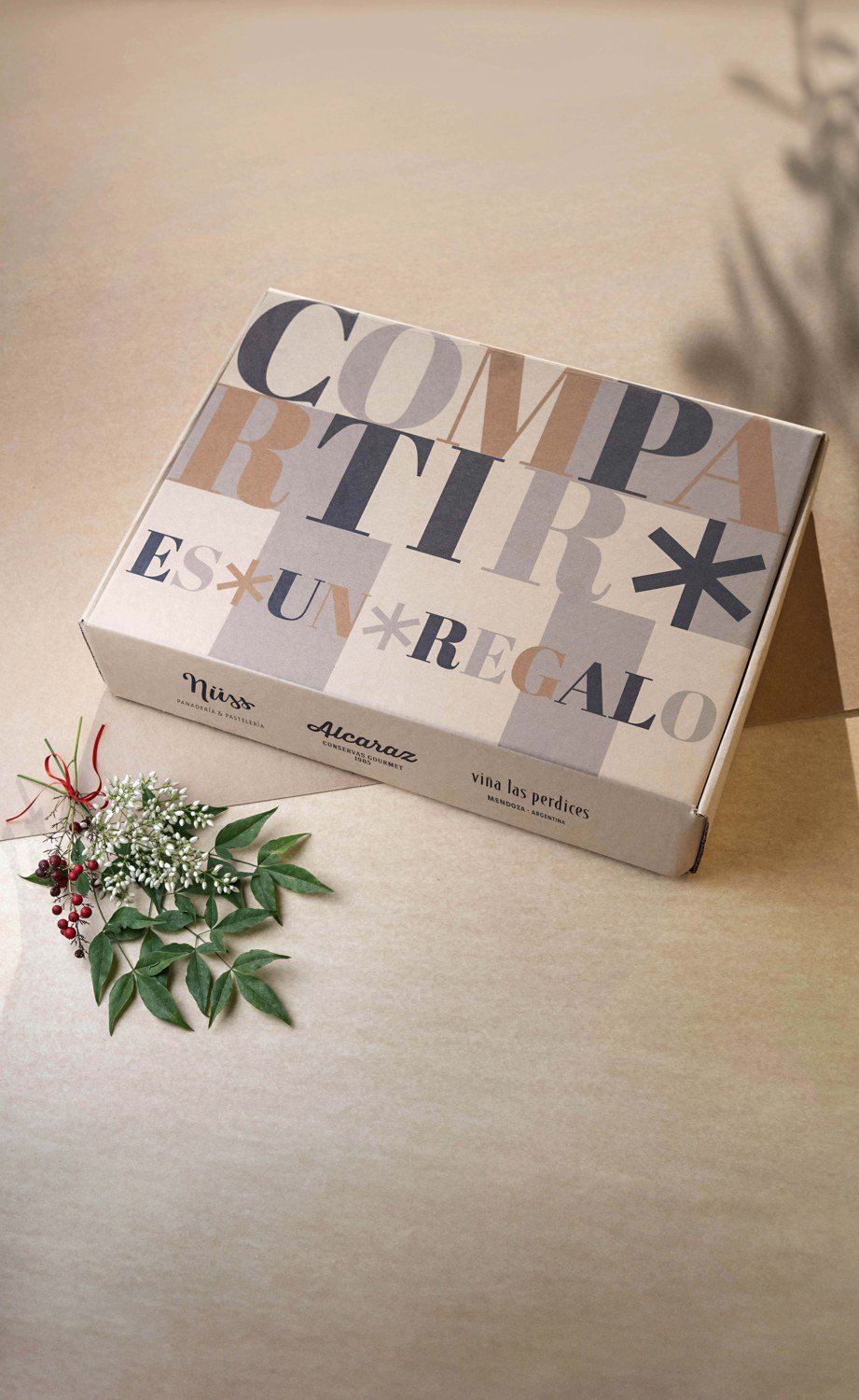Caja cerrada Gift Box con la gráfica Compartir es un regalo